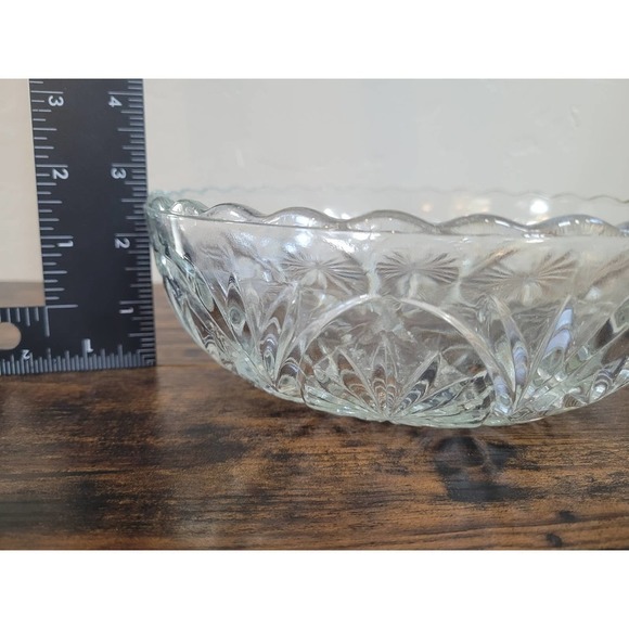 𝅺8" Crystal Glass Serving Bowl - Picture 8 of 9